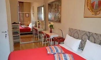 Kiss Inn Rome