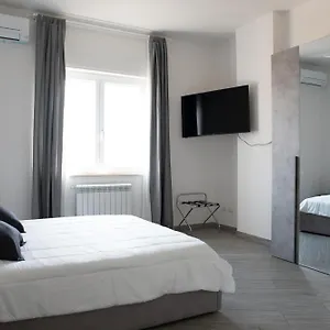 Monteleone ,12 Napoli